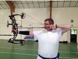  Mathieu Fasquel, président du Club de tir des Archers des Halles en pleine démonstration.